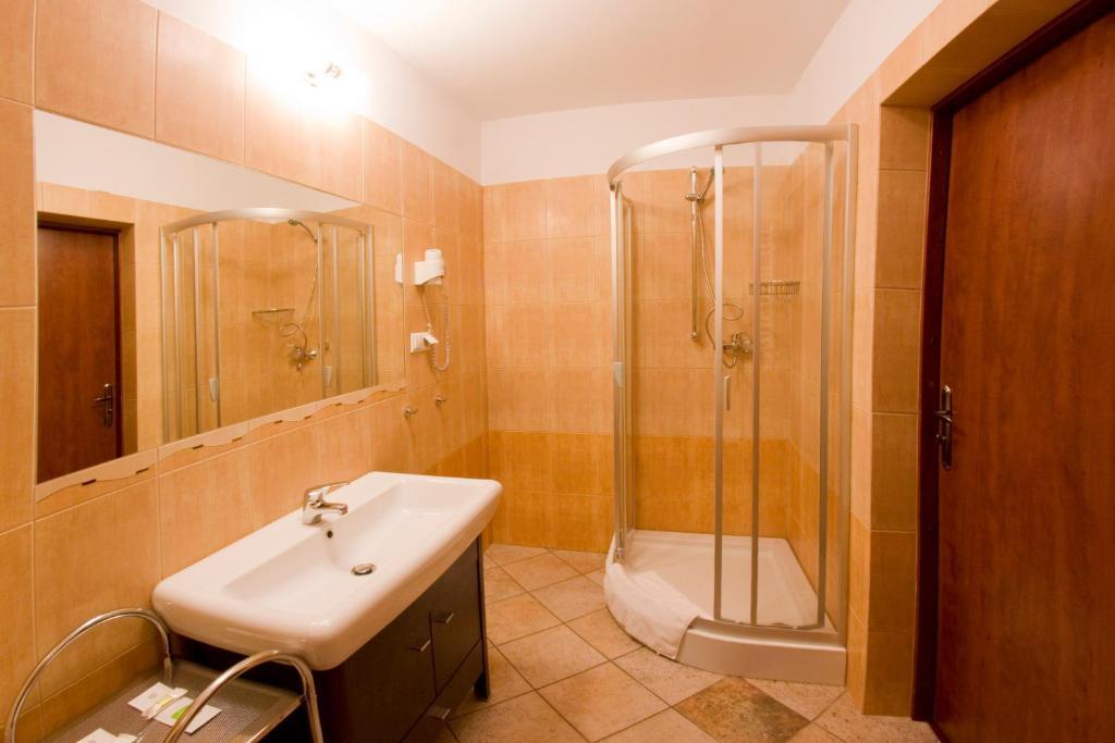 Hotel Stara Szmergielnia Бельско-Бяла Номер фото